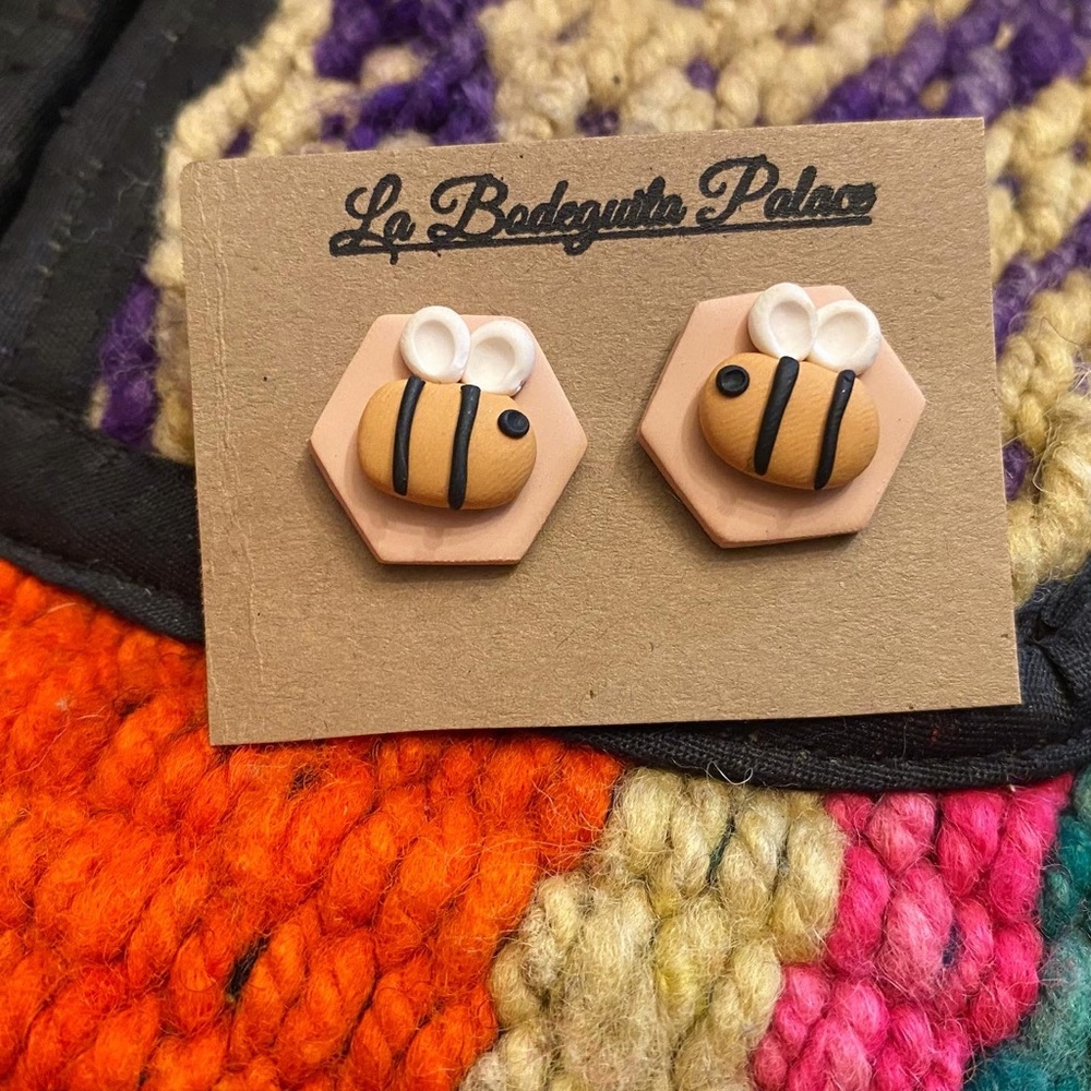 Bee studs - Picture 4 of 4